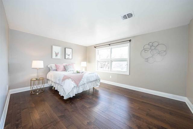 74 Deerbrook Tr, House detached with 5 bedrooms, 3 bathrooms and 4 parking in Toronto ON | Image 8
