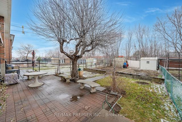 203 Cabana Dr, House semidetached with 3 bedrooms, 2 bathrooms and 3 parking in Toronto ON | Image 25