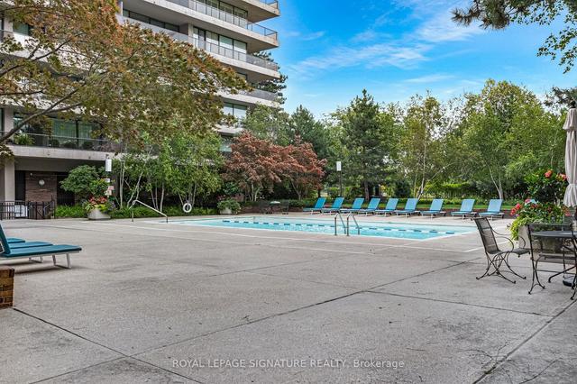 1201 - 20 Avoca Ave, Condo with 2 bedrooms, 2 bathrooms and 1 parking in Toronto ON | Image 11