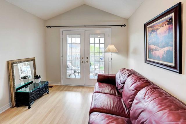 3494 Fountain Park Ave, House semidetached with 3 bedrooms, 4 bathrooms and 2 parking in Mississauga ON | Image 2