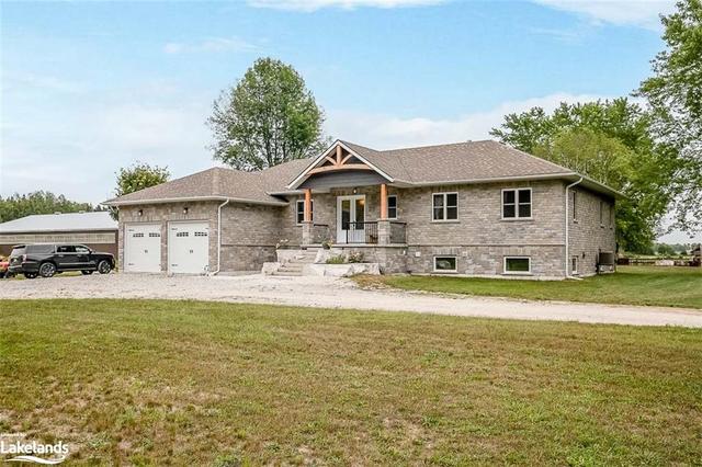 1561 Flos Eight Road W, House detached with 6 bedrooms, 3 bathrooms and 17 parking in Springwater ON | Image 1