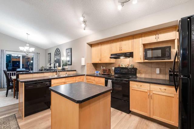 1960 New Brighton Drive Se, House detached with 4 bedrooms, 2 bathrooms and 4 parking in Calgary AB | Image 3