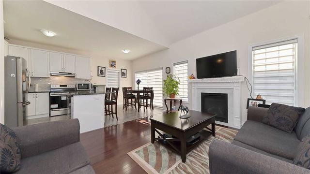 44 Lobelia St, Condo with 2 bedrooms, 3 bathrooms and 4 parking in Brampton ON | Image 4