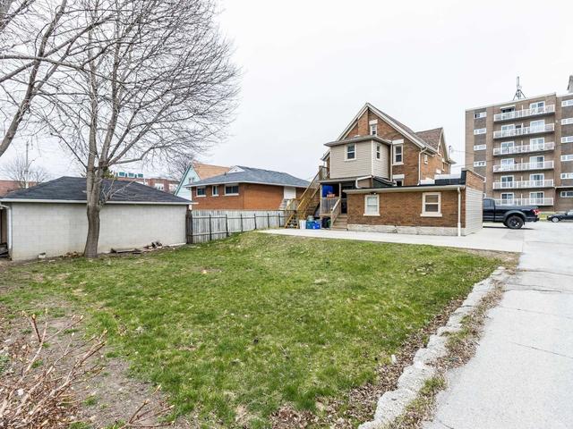 22 Dellroy Ave, House detached with 5 bedrooms, 2 bathrooms and 7 parking in Kitchener ON | Image 25