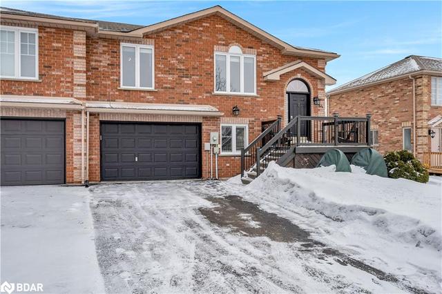 64 Logan Court, House semidetached with 3 bedrooms, 2 bathrooms and 6 parking in Barrie ON | Image 1