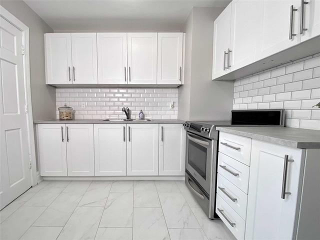 3312 Bathurst St, House attached with 2 bedrooms, 1 bathrooms and 2.5 parking in Toronto ON | Image 5