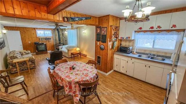 692 Dorcas Bay Rd, House detached with 2 bedrooms, 1 bathrooms and 12 parking in Northern Bruce Peninsula ON | Image 4