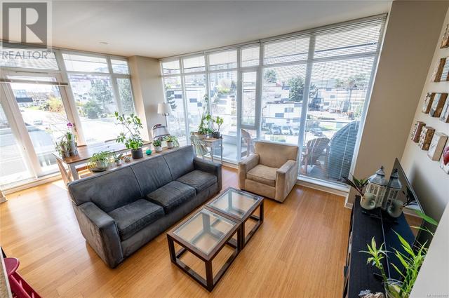 401 - 379 Tyee Rd, Condo with 2 bedrooms, 2 bathrooms and 2 parking in Victoria BC | Image 4