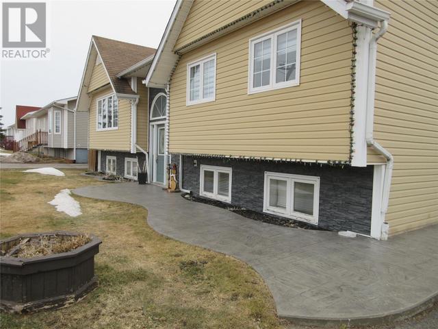 580 Main Street, House detached with 3 bedrooms, 1 bathrooms and null parking in Bishop's Falls NL | Image 6