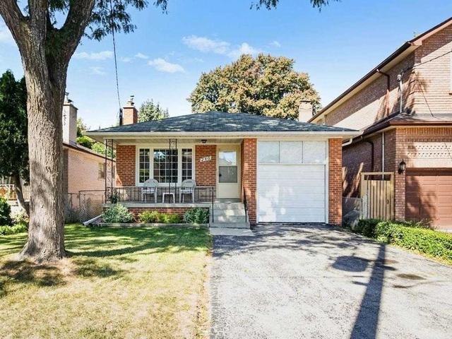 246 Elmwood Ave, House detached with 3 bedrooms, 2 bathrooms and 3 parking in Toronto ON | Card Image