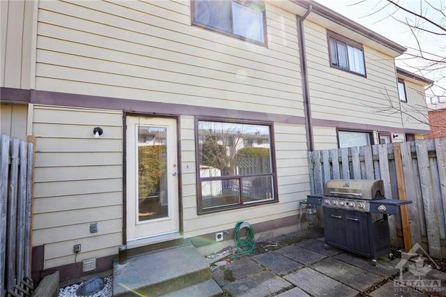 1993 Falkirk Crescent, Townhouse with 3 bedrooms, 2 bathrooms and 1 parking in Ottawa ON | Image 17