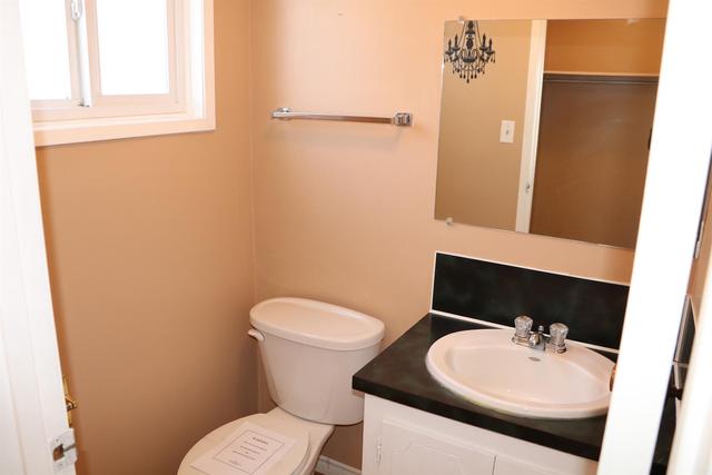 7924 100 Street, Home with 3 bedrooms, 1 bathrooms and 1 parking in Grande Prairie AB | Image 12