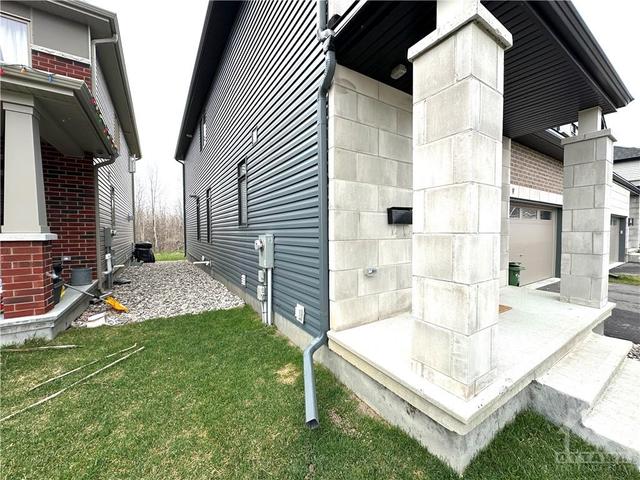 9 Angel Heights, House detached with 4 bedrooms, 3 bathrooms and 4 parking in Ottawa ON | Image 6