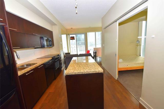 1003 - 126 Simcoe St, Condo with 2 bedrooms, 2 bathrooms and 1 parking in Toronto ON | Image 10