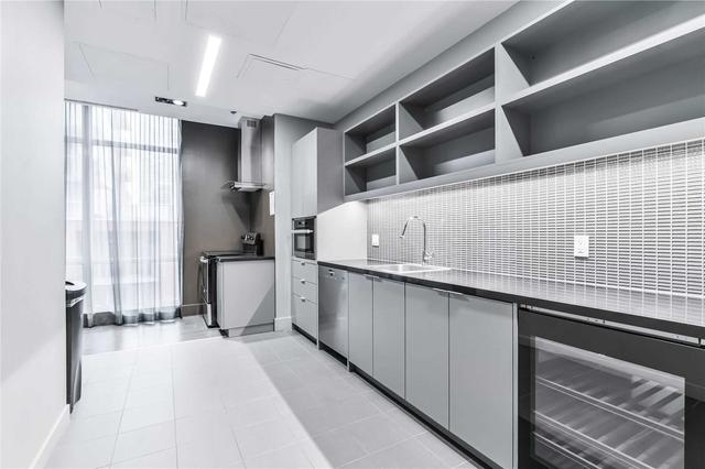 1502 - 30 Nelson St, Condo with 2 bedrooms, 2 bathrooms and 1 parking in Toronto ON | Image 22