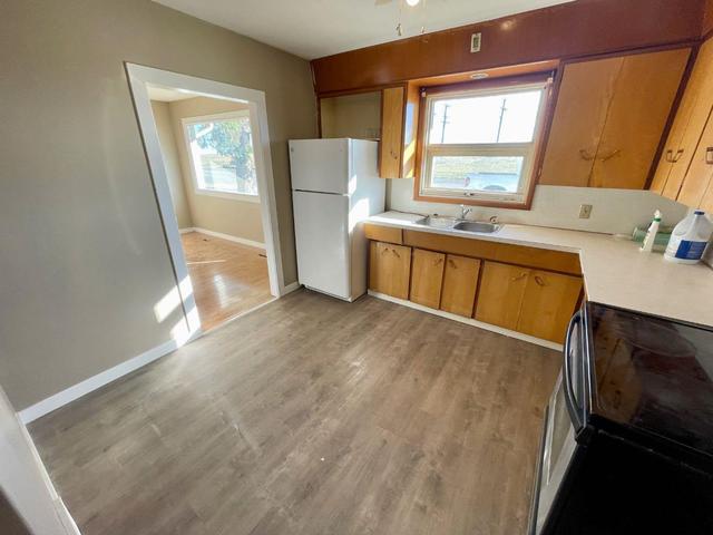 4316 13 Street N, House detached with 2 bedrooms, 1 bathrooms and 2 parking in Lethbridge AB | Image 5