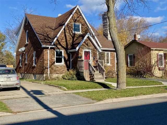 9 Maple St, House detached with 2 bedrooms, 2 bathrooms and 5.5 parking in St. Catharines ON | Image 1