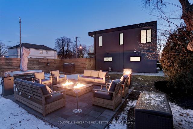 2 Meadowbank Rd, House detached with 4 bedrooms, 5 bathrooms and 4 parking in Toronto ON | Image 31