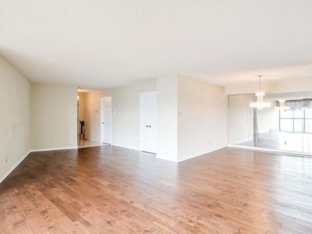 1001 - 4235 Sherwoodtowne Blvd, Condo with 3 bedrooms, 3 bathrooms and 1 parking in Mississauga ON | Image 7