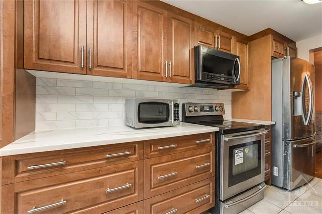 233 Wildcliff Way, Townhouse with 3 bedrooms, 3 bathrooms and 3 parking in Ottawa ON | Image 16