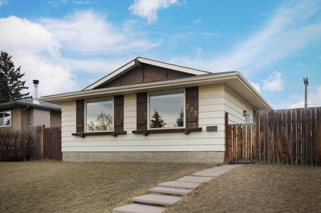 275 Dovercliffe Way Se, House detached with 5 bedrooms, 2 bathrooms and 2 parking in Calgary AB | Image 2