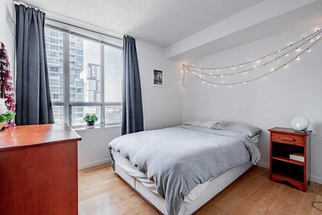 1419 - 140 Simcoe St, Condo with 2 bedrooms, 1 bathrooms and 1 parking in Toronto ON | Image 10