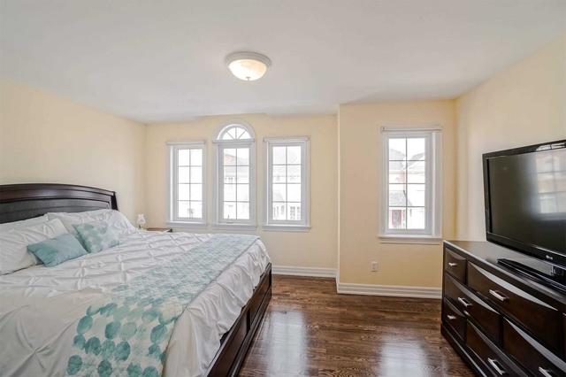 19 Estoril Terr, House detached with 3 bedrooms, 4 bathrooms and 2 parking in Toronto ON | Image 7