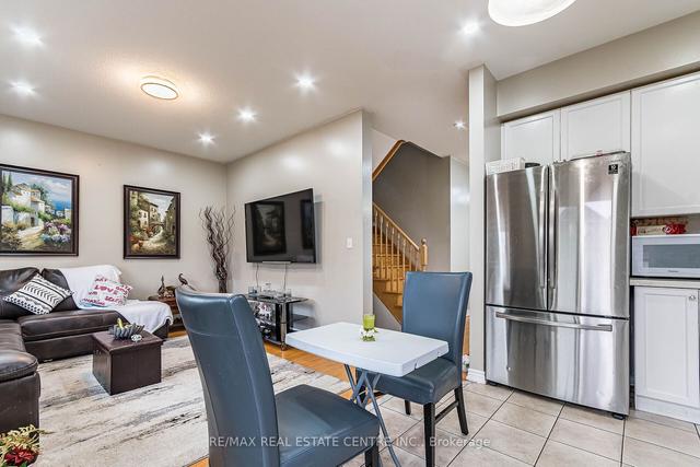 45 Commodore Dr, House semidetached with 4 bedrooms, 4 bathrooms and 4 parking in Brampton ON | Image 4