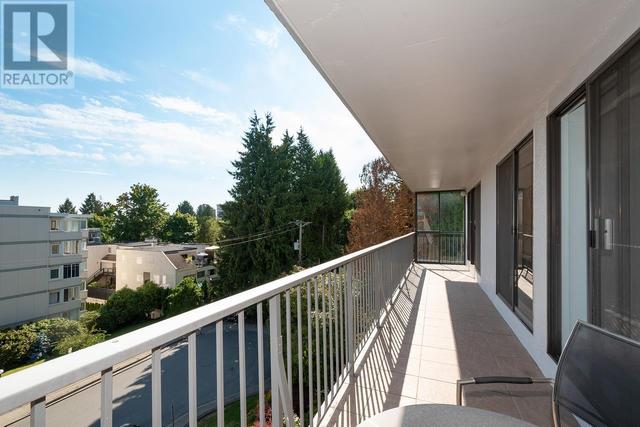 501 - 1745 Esquimalt Avenue, Condo with 2 bedrooms, 2 bathrooms and 2 parking in West Vancouver BC | Image 23