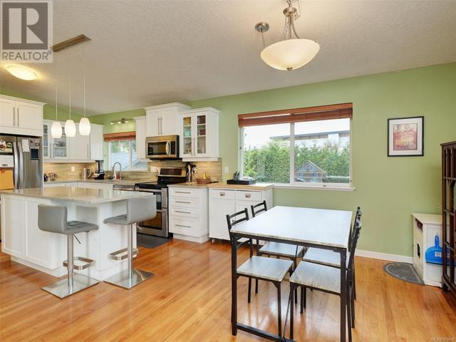740 Rockheights Ave, House detached with 4 bedrooms, 4 bathrooms and 5 parking in Esquimalt BC | Image 6