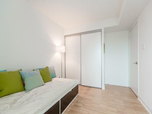 404 - 1169 Queen St, Condo with 2 bedrooms, 2 bathrooms and 1 parking in Toronto ON | Image 11