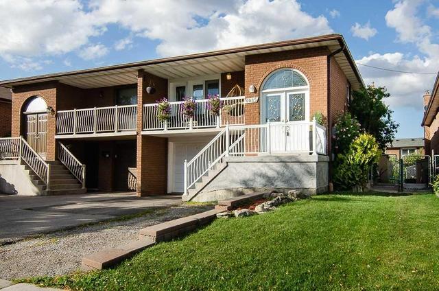 4085 Clevedon Dr, House semidetached with 3 bedrooms, 2 bathrooms and 3 parking in Mississauga ON | Image 1