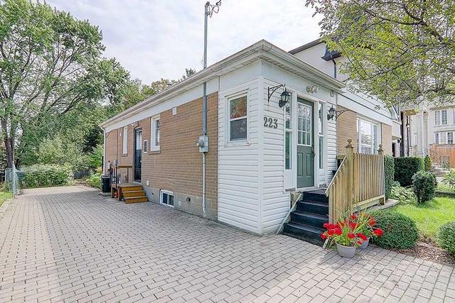223 Willowdale Ave, House detached with 3 bedrooms, 2 bathrooms and 5 parking in Toronto ON | Image 12