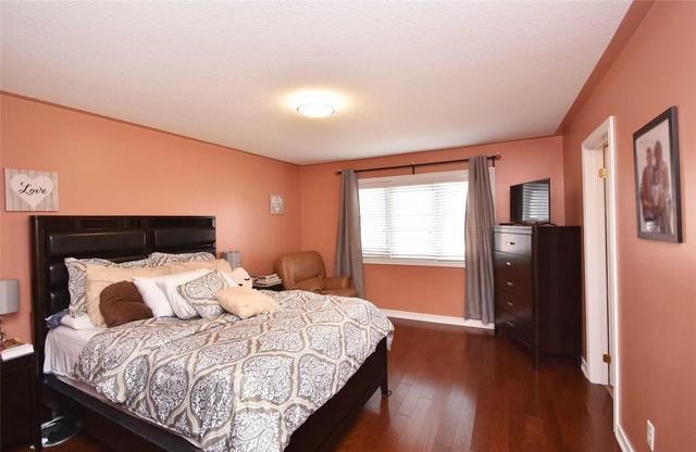 19 Nutwood Way, House attached with 3 bedrooms, 4 bathrooms and 3 parking in Brampton ON | Image 18