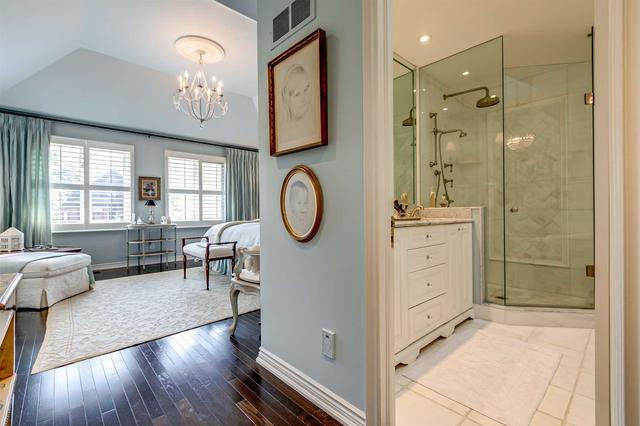 118 Farnham Ave, House semidetached with 3 bedrooms, 4 bathrooms and 3 parking in Toronto ON | Image 10