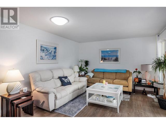 3205 - 415 Commonwealth Road, Condo with 2 bedrooms, 2 bathrooms and 2 parking in Duck Lake 7 BC | Image 3