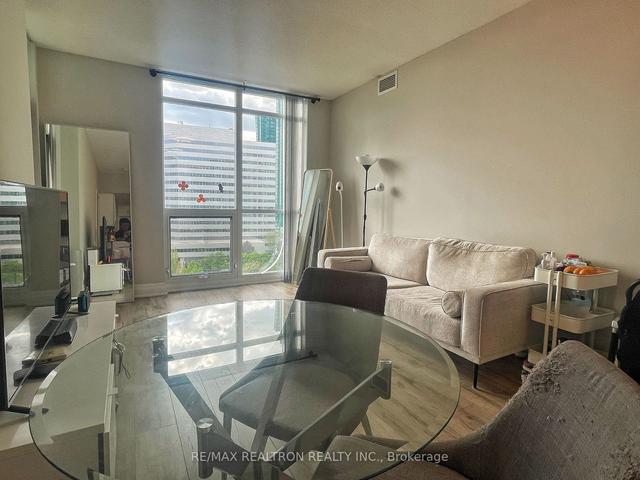 1216 - 17 Anndale Dr, Condo with 2 bedrooms, 2 bathrooms and 1 parking in Toronto ON | Image 11