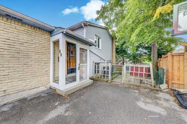39 Murison Blvd, House semidetached with 3 bedrooms, 2 bathrooms and 3 parking in Toronto ON | Image 12