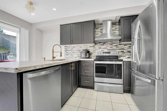 198 Albright Rd, House attached with 3 bedrooms, 4 bathrooms and 3 parking in Brampton ON | Image 4