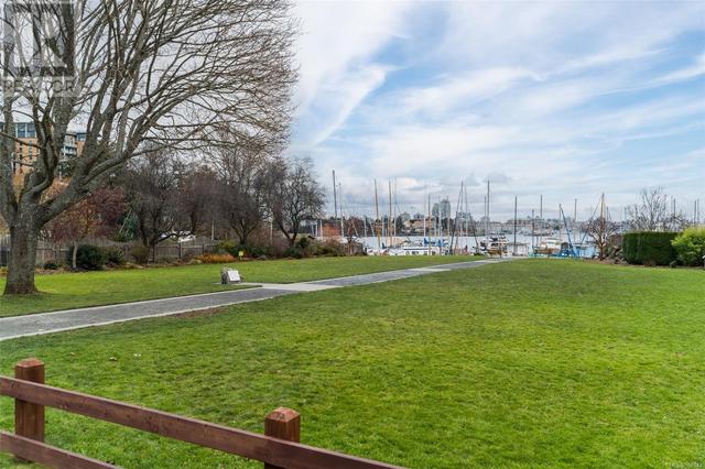 410 - 916 Lyall St, Condo with 1 bedrooms, 1 bathrooms and 1 parking in Esquimalt BC | Image 26