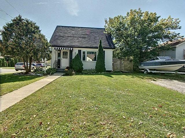 6984 Margaret St, House detached with 2 bedrooms, 2 bathrooms and 4 parking in Niagara Falls ON | Image 2