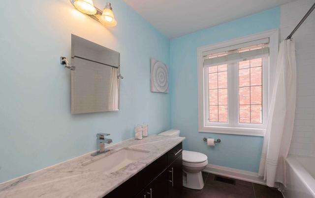 2260 Gerrard St E, Townhouse with 3 bedrooms, 3 bathrooms and 2 parking in Toronto ON | Image 14