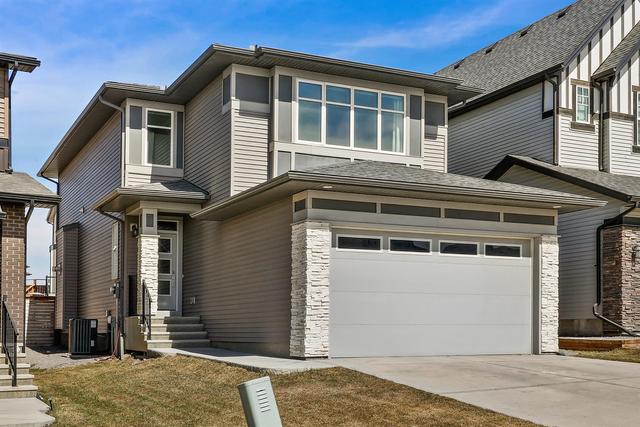 490 Carringvue Avenue Nw, House detached with 4 bedrooms, 3 bathrooms and 4 parking in Calgary AB | Image 1