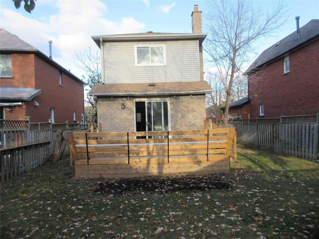 7236 Seabreeze Dr, House detached with 3 bedrooms, 2 bathrooms and 2 parking in Mississauga ON | Image 2