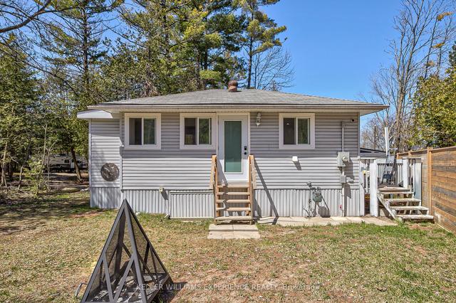 56 Homewood Ave, House detached with 2 bedrooms, 1 bathrooms and 2 parking in Wasaga Beach ON | Image 13