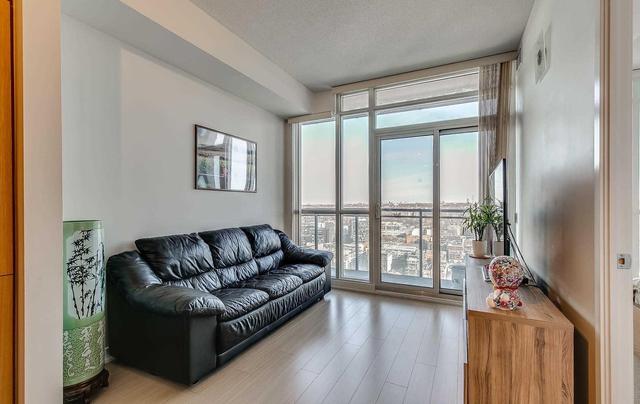 3916 - 15 Iceboat Terr, Condo with 1 bedrooms, 1 bathrooms and 1 parking in Toronto ON | Image 8