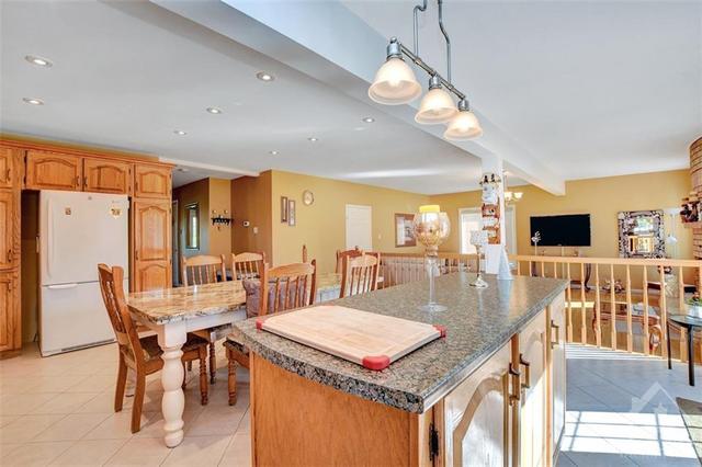 113 Huntley Manor Drive, House detached with 4 bedrooms, 3 bathrooms and 6 parking in Ottawa ON | Image 10