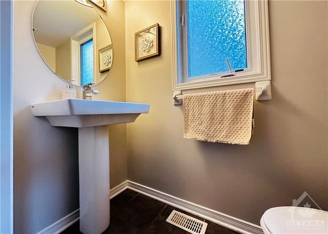 206 Vision Street, Townhouse with 3 bedrooms, 3 bathrooms and 3 parking in Ottawa ON | Image 6