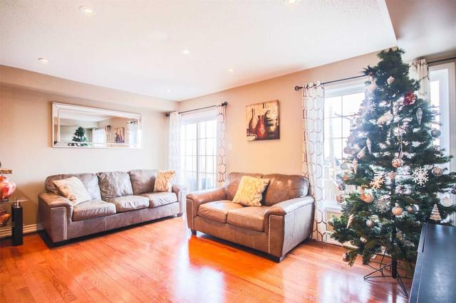 7 Bamboo Grve, House attached with 3 bedrooms, 4 bathrooms and 2 parking in Brampton ON | Image 3