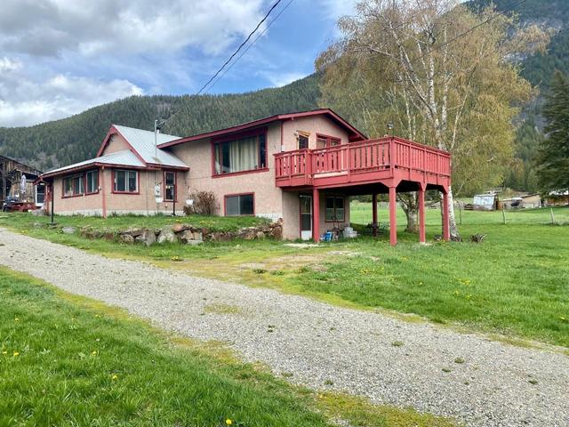 4512 48th Street, House detached with 2 bedrooms, 1 bathrooms and 6 parking in Central Kootenay B BC | Image 51